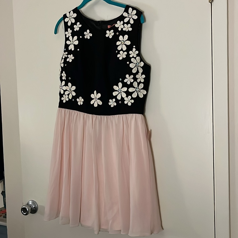 NWT Chi Chi London daisy black and pinky peach party dress